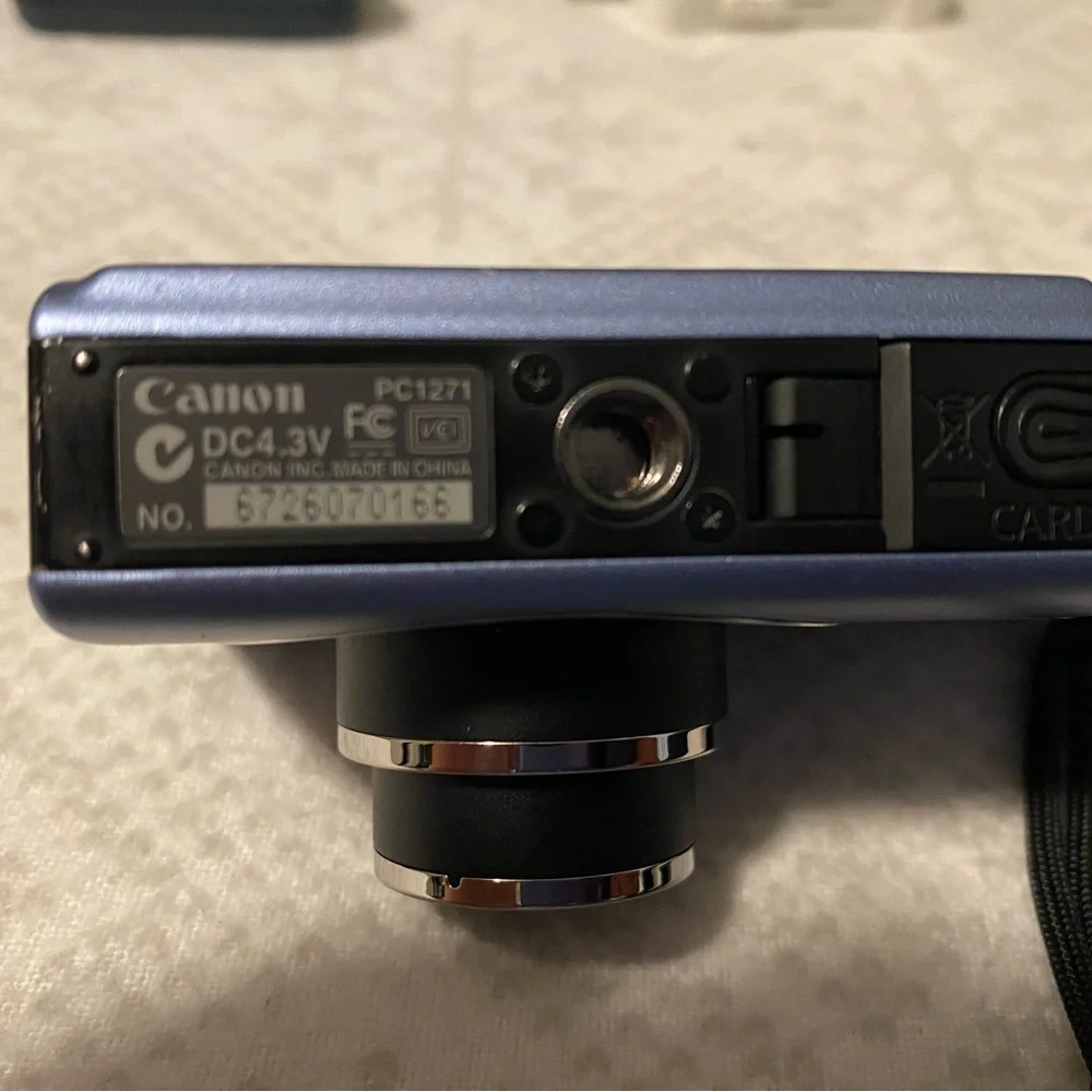 Canon PowerShot SD1100 IS Digital Elph - Blue - Picture 8 of 11